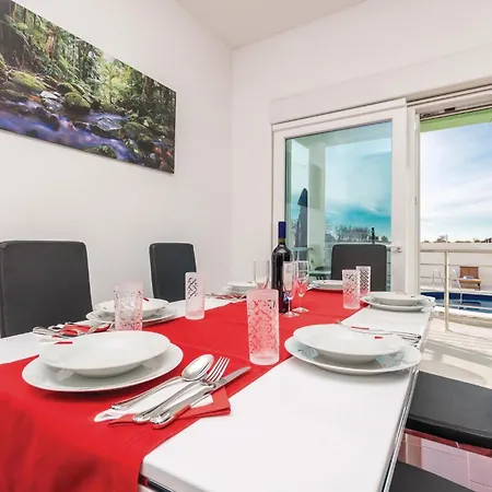 Semesterbostad Nice In Murvica With Kitchen Murvica (Policnik)